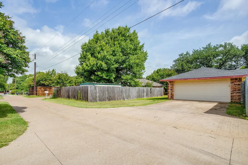 209 Hillcrest Drive Midlothian TX 76065