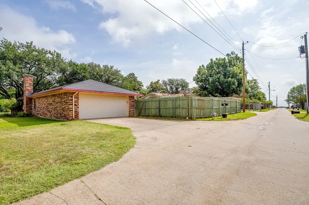209 Hillcrest Drive Midlothian TX 76065