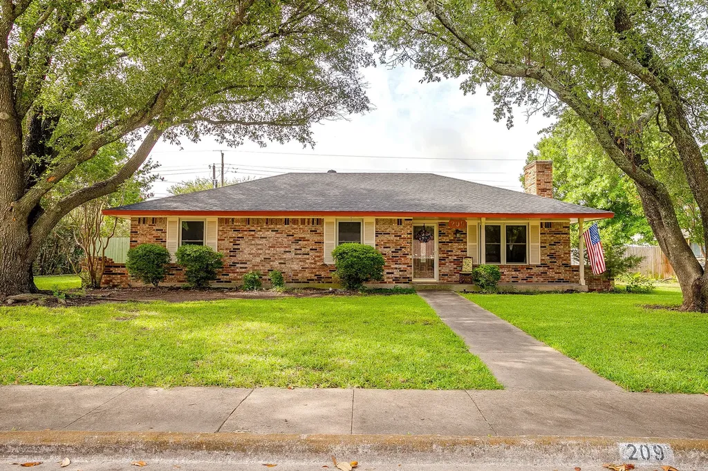 209 Hillcrest Drive Midlothian TX 76065