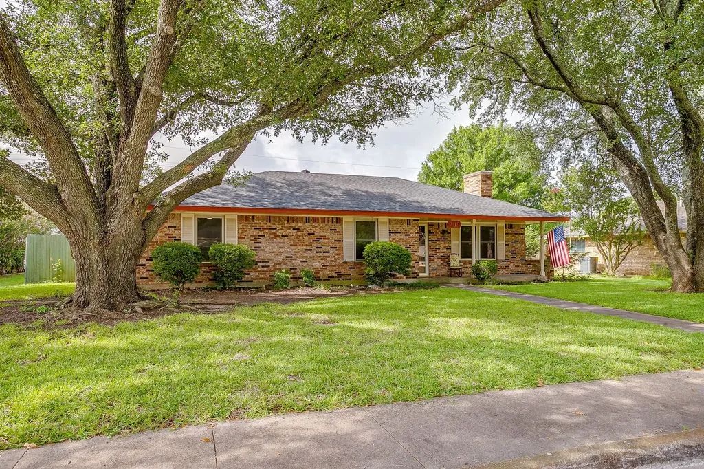 209 Hillcrest Drive Midlothian TX 76065