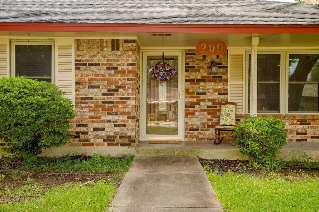 209 Hillcrest Drive Midlothian TX 76065