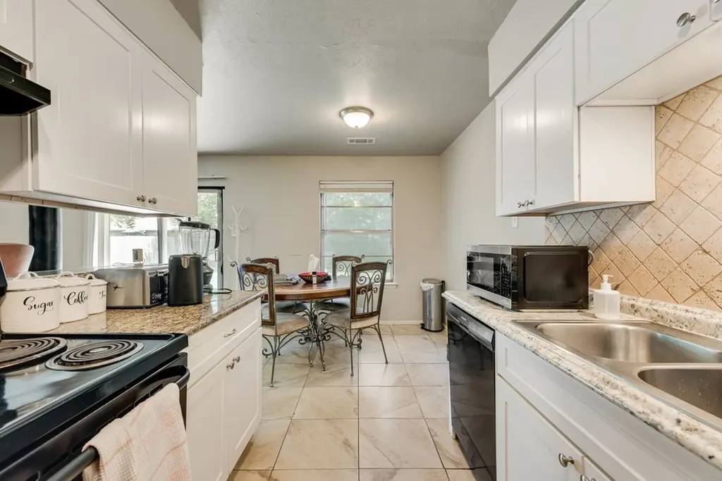 1717 Glenview Lane Arlington TX 76014
