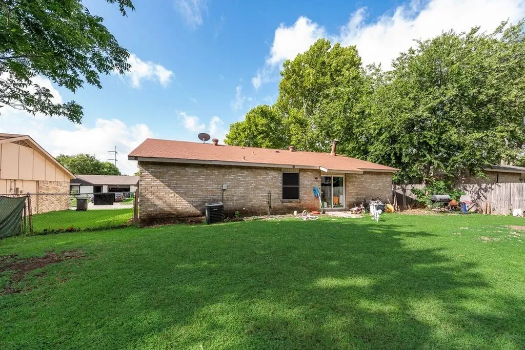 1717 Glenview Lane Arlington TX 76014