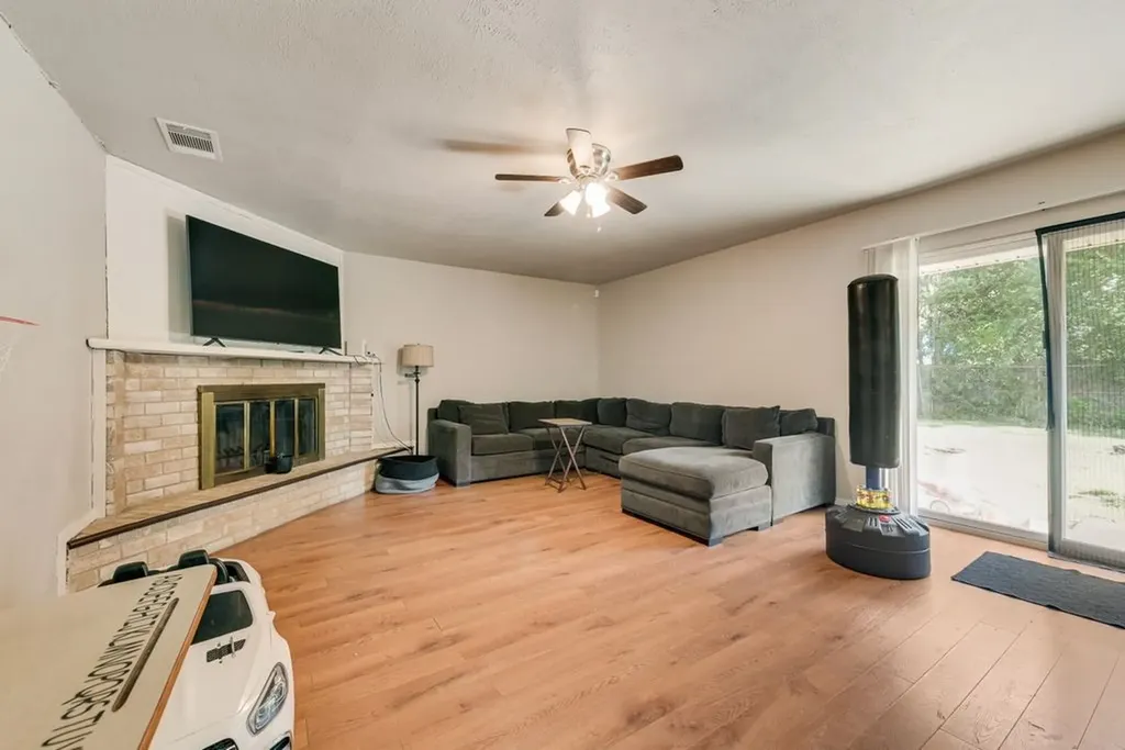 1717 Glenview Lane Arlington TX 76014