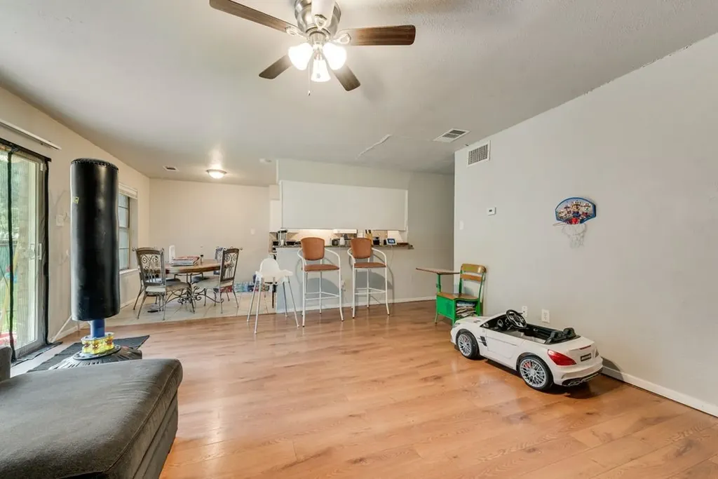 1717 Glenview Lane Arlington TX 76014