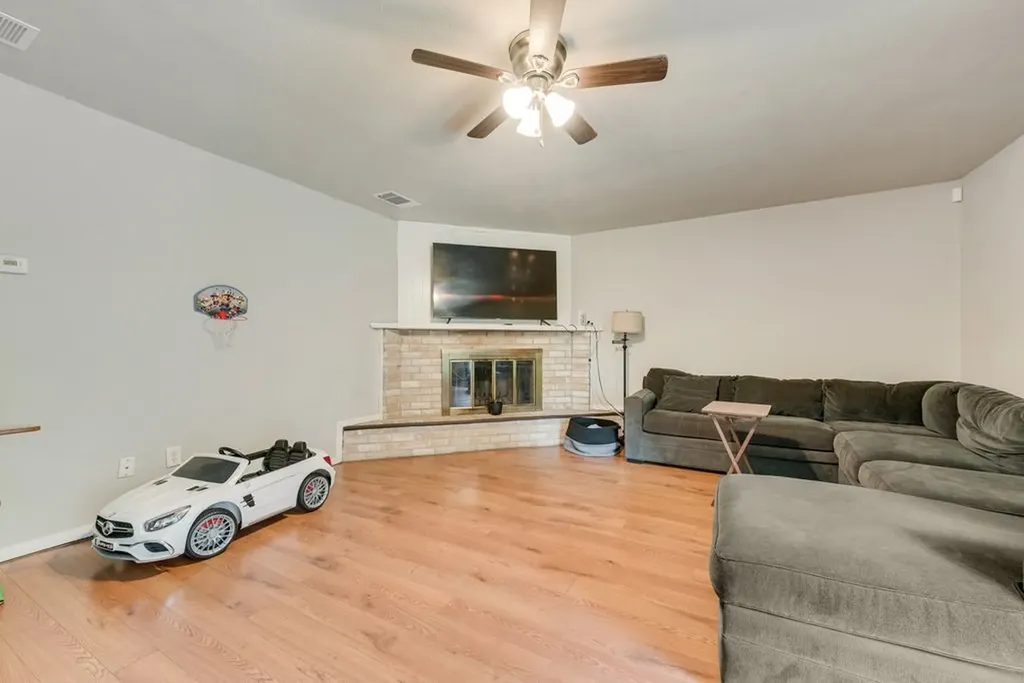 1717 Glenview Lane Arlington TX 76014