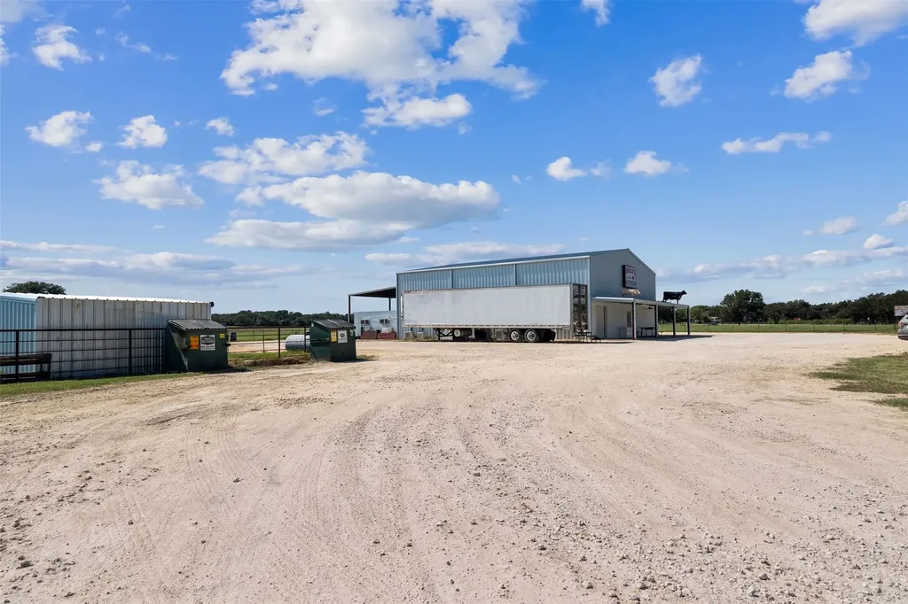 324 E Highway 6 Iredell TX 76649