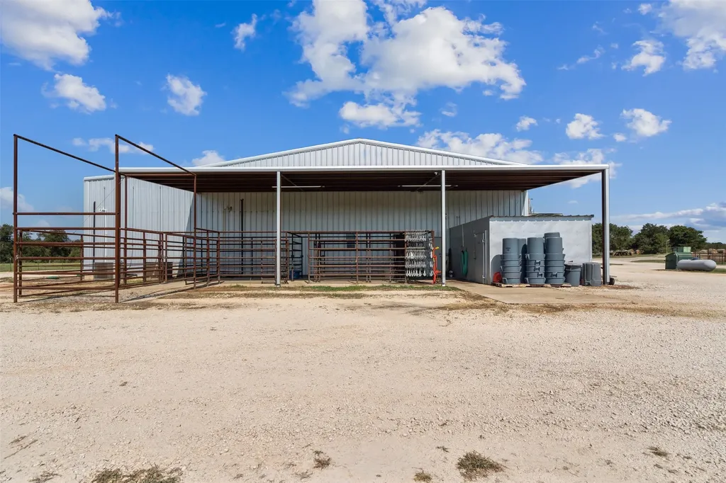 324 E Highway 6 Iredell TX 76649
