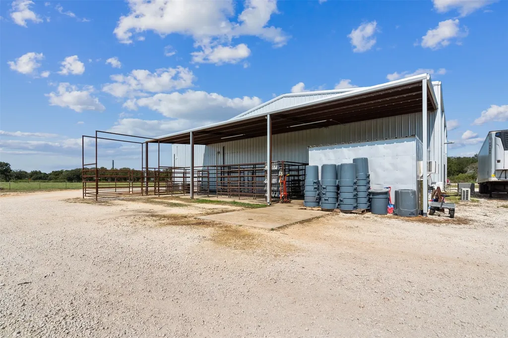 324 E Highway 6 Iredell TX 76649
