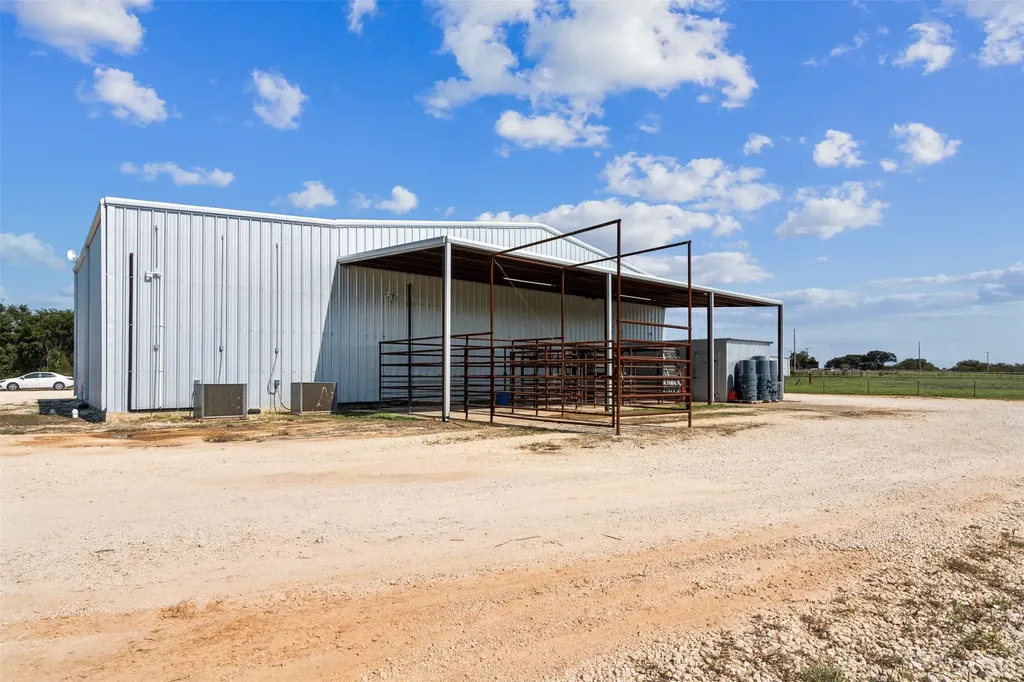 324 E Highway 6 Iredell TX 76649