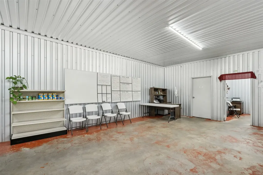 324 E Highway 6 Iredell TX 76649