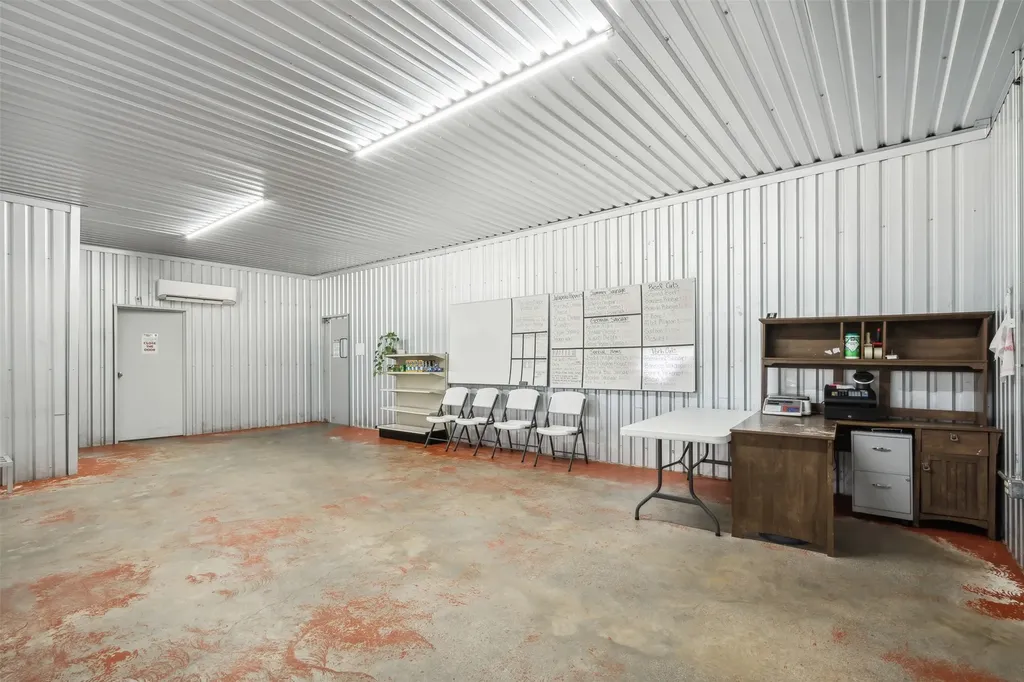 324 E Highway 6 Iredell TX 76649
