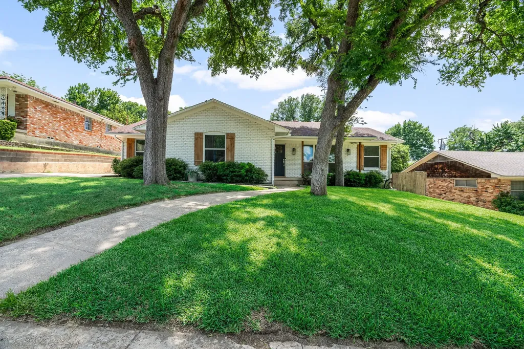 2341 Pinebluff Drive Dallas TX 75228