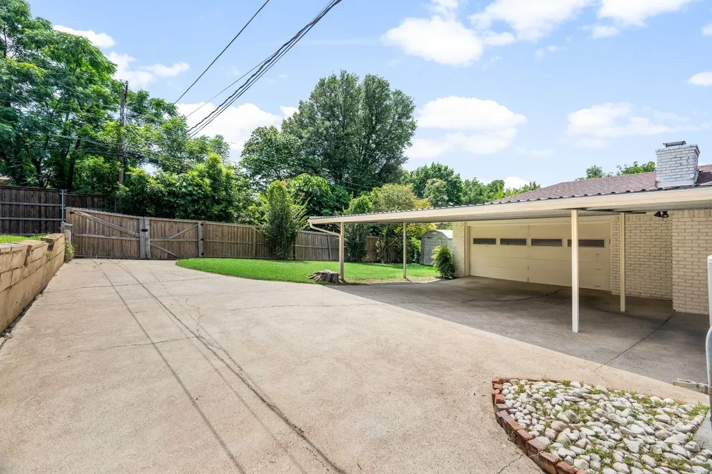 2341 Pinebluff Drive Dallas TX 75228