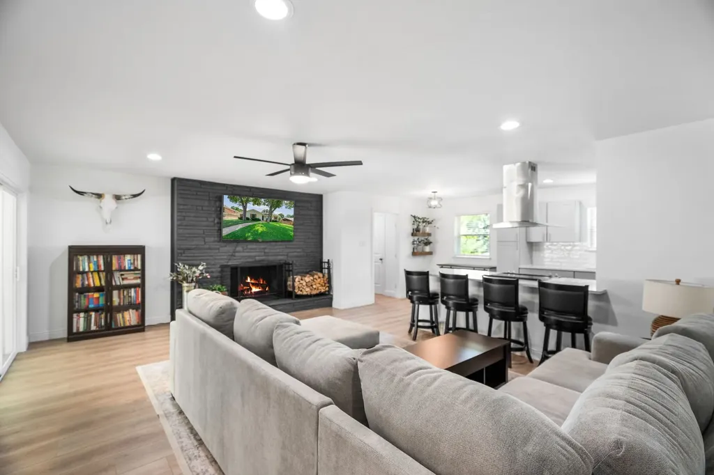 2341 Pinebluff Drive Dallas TX 75228