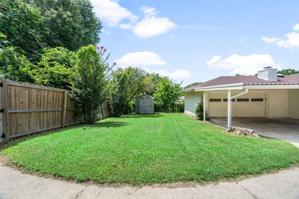 2341 Pinebluff Drive Dallas TX 75228