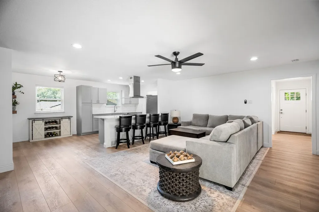 2341 Pinebluff Drive Dallas TX 75228