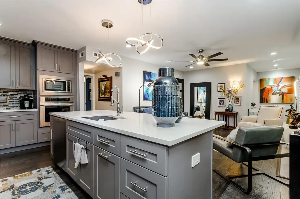 7818 Meadow Park Drive Dallas TX 75230