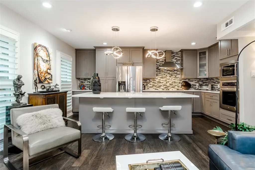 7818 Meadow Park Drive Dallas TX 75230