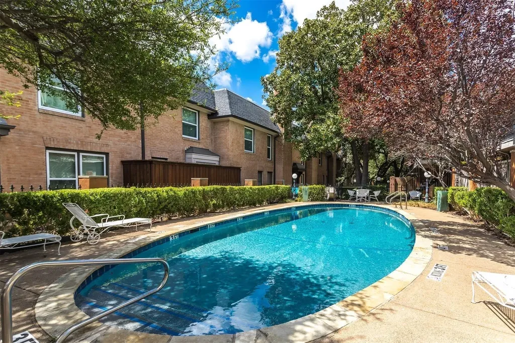 7818 Meadow Park Drive Dallas TX 75230