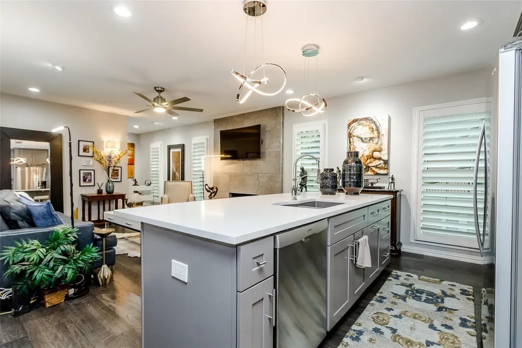 7818 Meadow Park Drive Dallas TX 75230