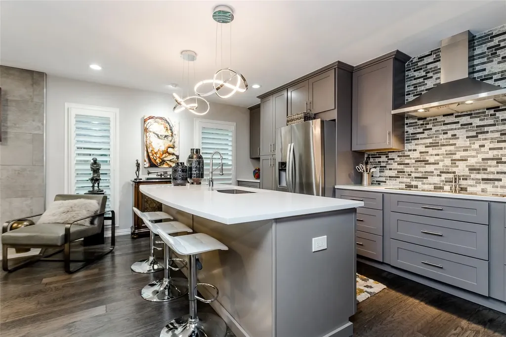 7818 Meadow Park Drive Dallas TX 75230