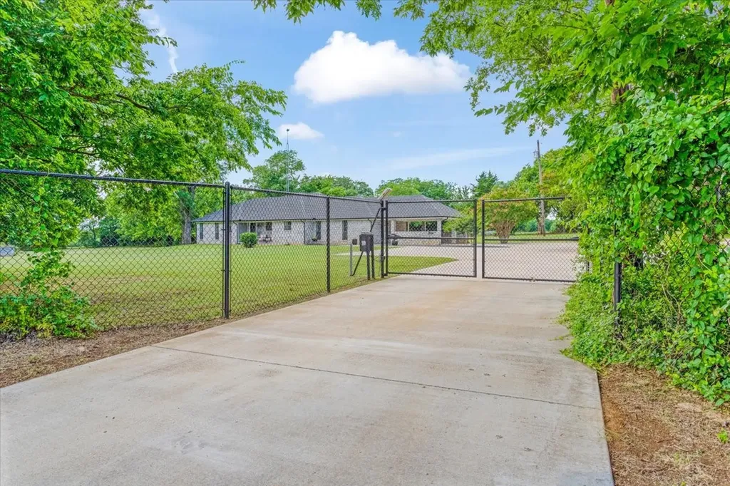 826 Georgetown Road Pottsboro TX 75076