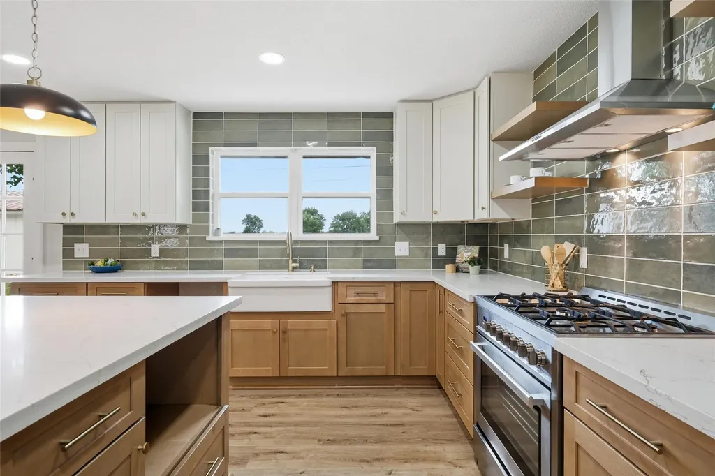 108 E San Benito Drive Robinson TX 76706