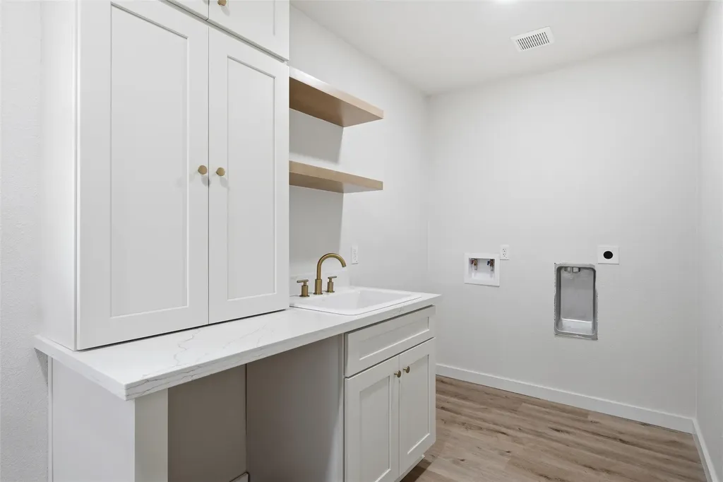 108 E San Benito Drive Robinson TX 76706