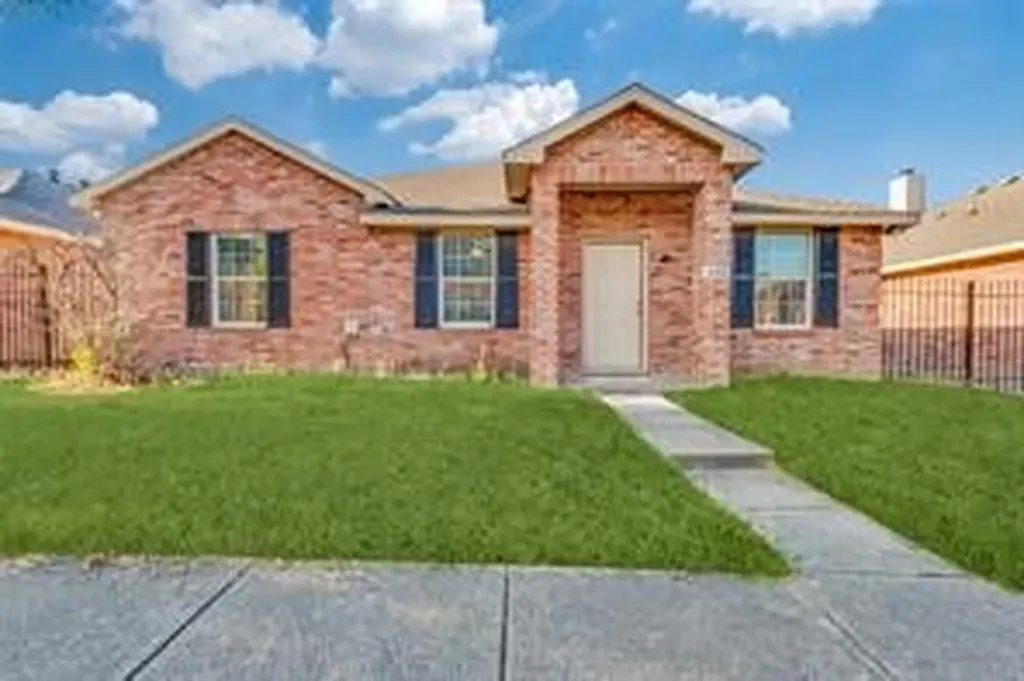 1942 Ryder Drive Lancaster TX 75146
