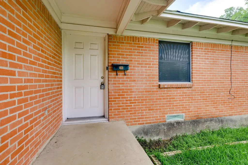 1750 Kirkwood Drive Garland TX 75041