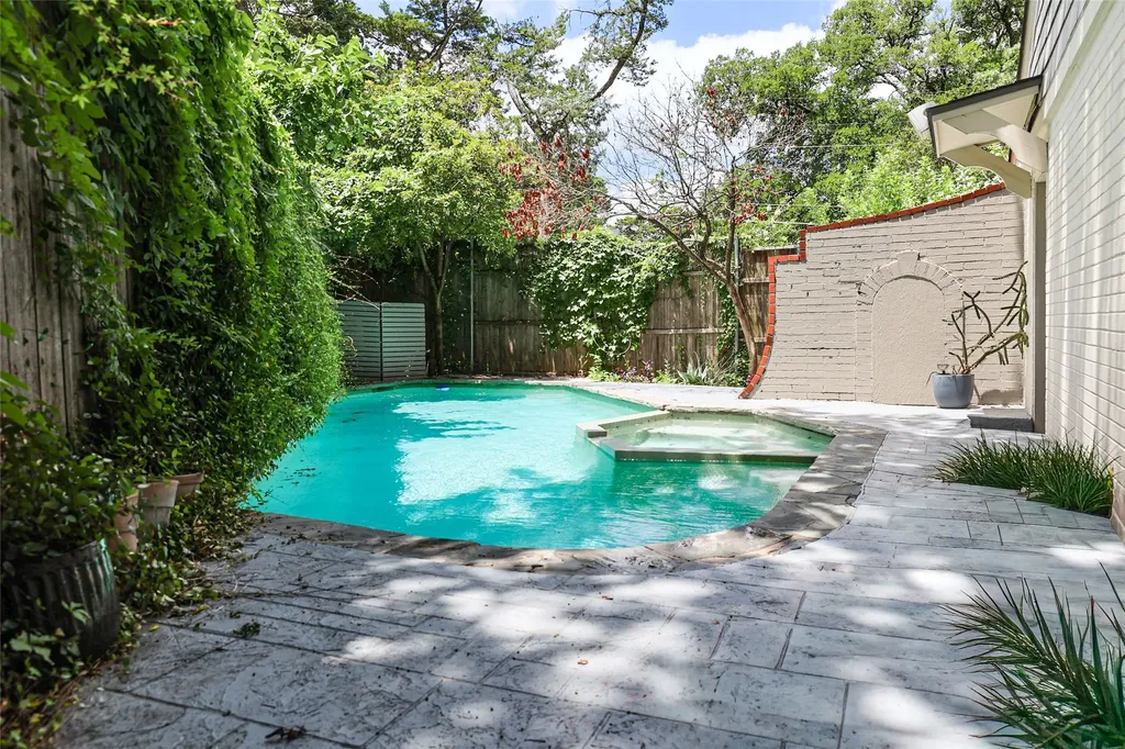 1306 Woodlawn Avenue Dallas TX 75208