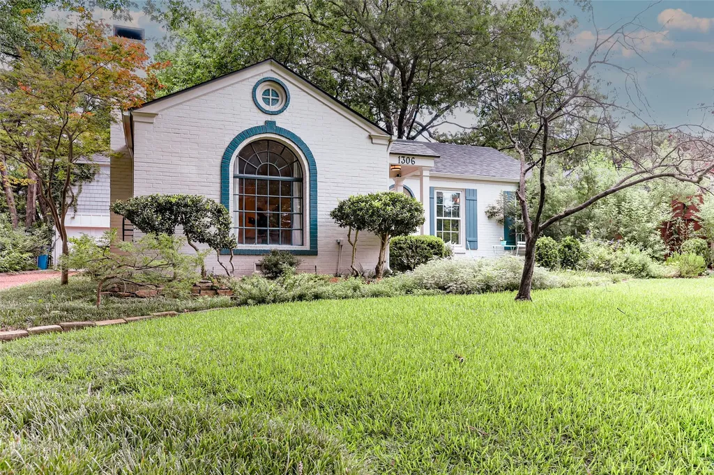 1306 Woodlawn Avenue Dallas TX 75208