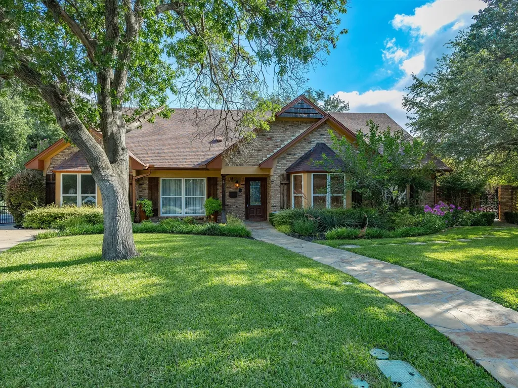 4400 Summercrest Court Fort Worth TX 76109