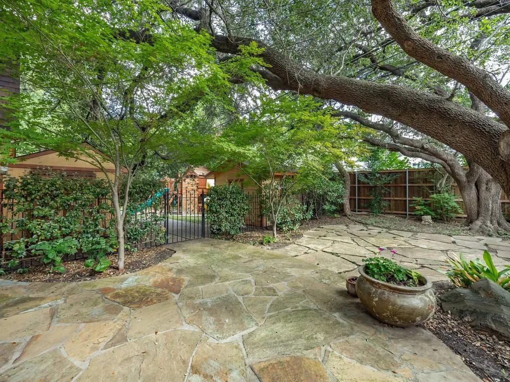 4400 Summercrest Court Fort Worth TX 76109