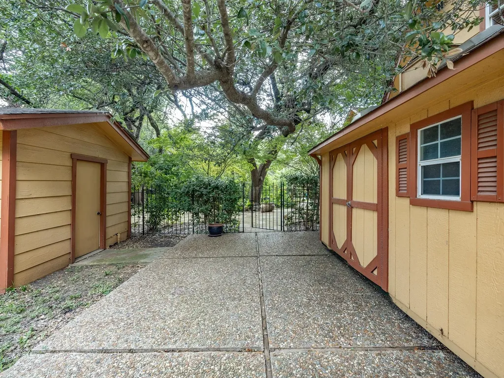 4400 Summercrest Court Fort Worth TX 76109