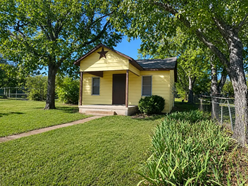 201 N Las Vegas Trail White Settlement TX 76108