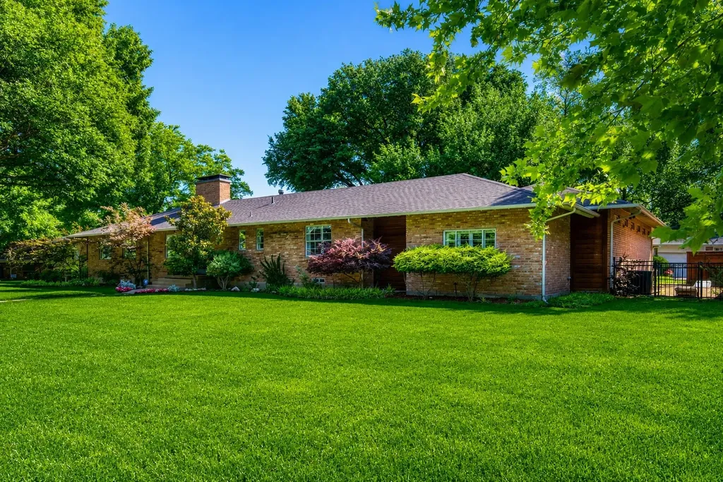 1402 Verano Drive Dallas TX 75218