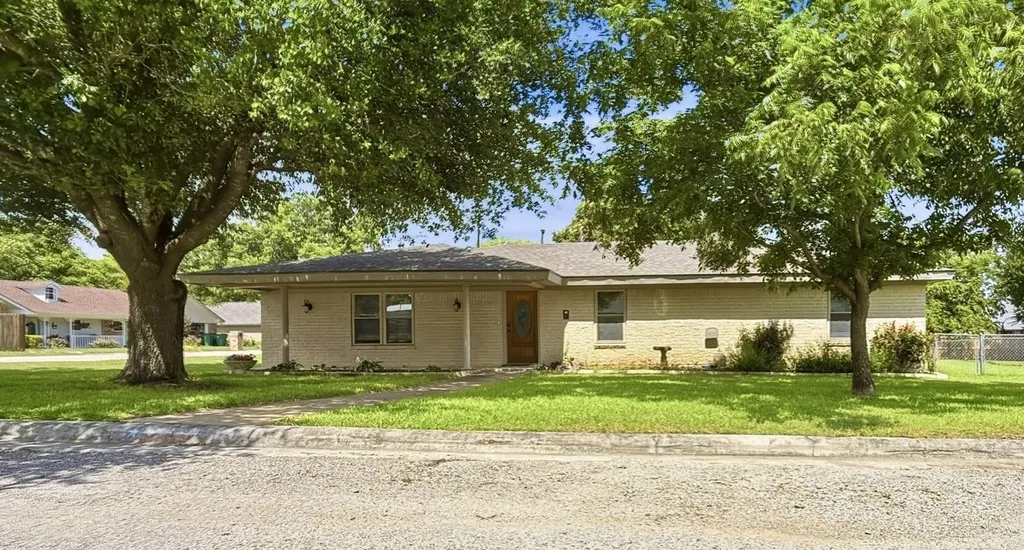 610 Meadowlark Street Hamilton TX 76531