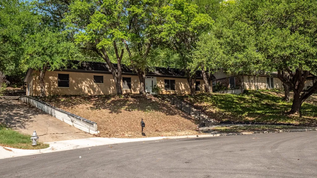 605 Blue Lake Drive Fort Worth TX 76103