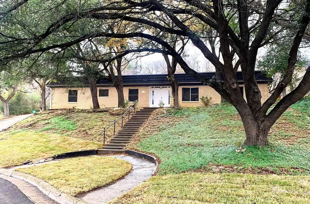 605 Blue Lake Drive Fort Worth TX 76103