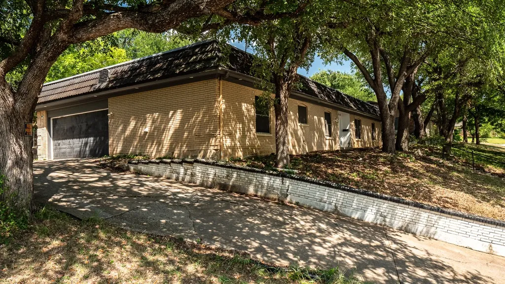 605 Blue Lake Drive Fort Worth TX 76103