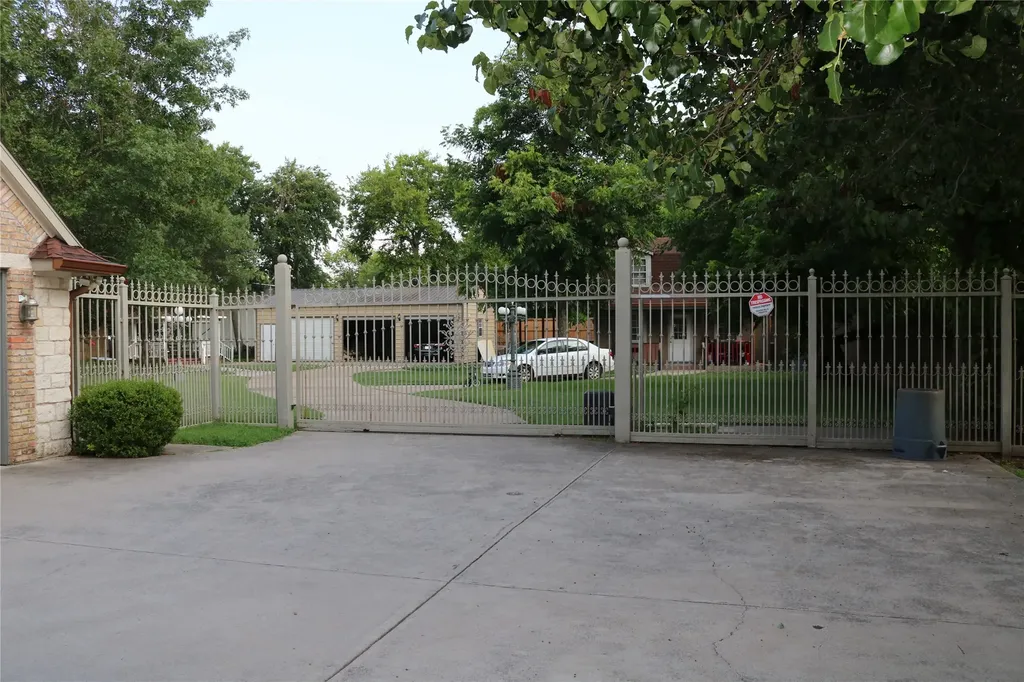 3010 Saint Lo Irving TX 75060