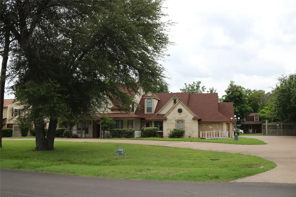 3010 Saint Lo Irving TX 75060