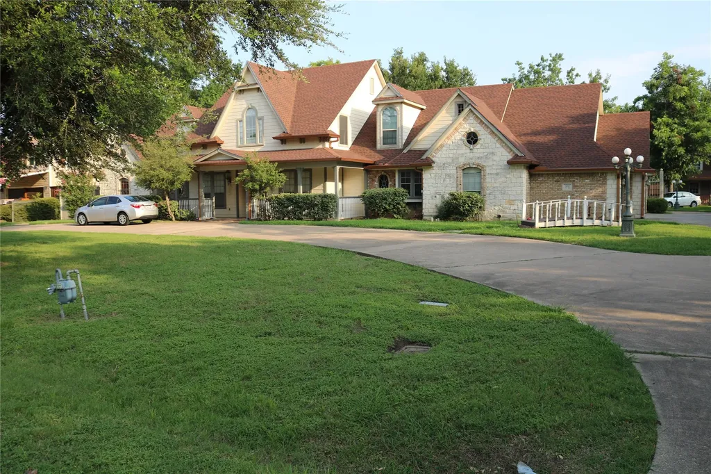 3010 Saint Lo Irving TX 75060