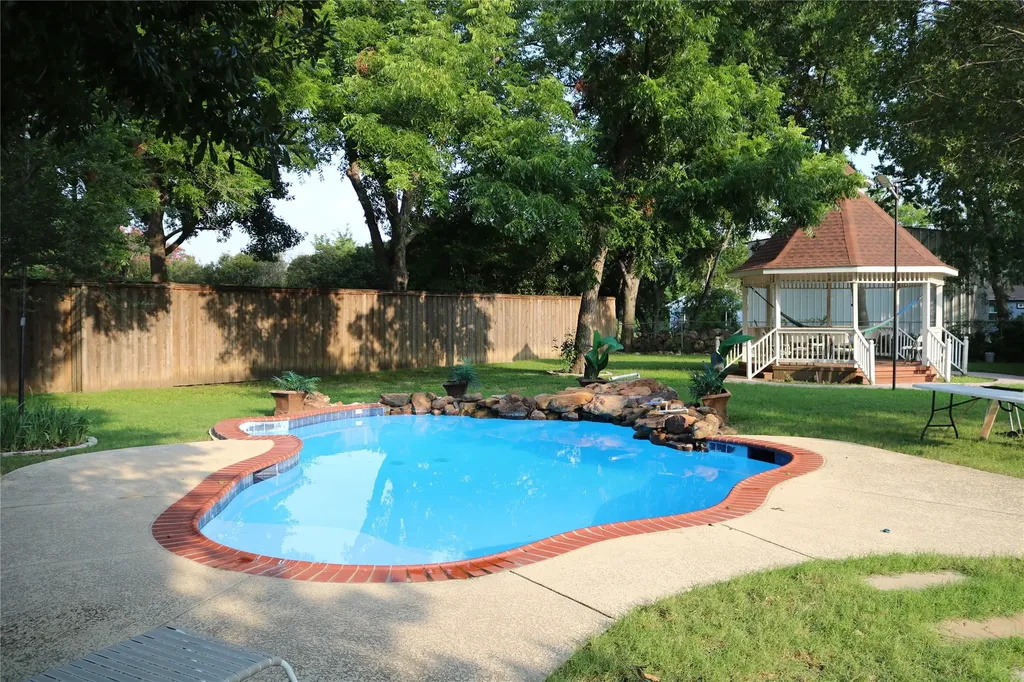 3010 Saint Lo Irving TX 75060