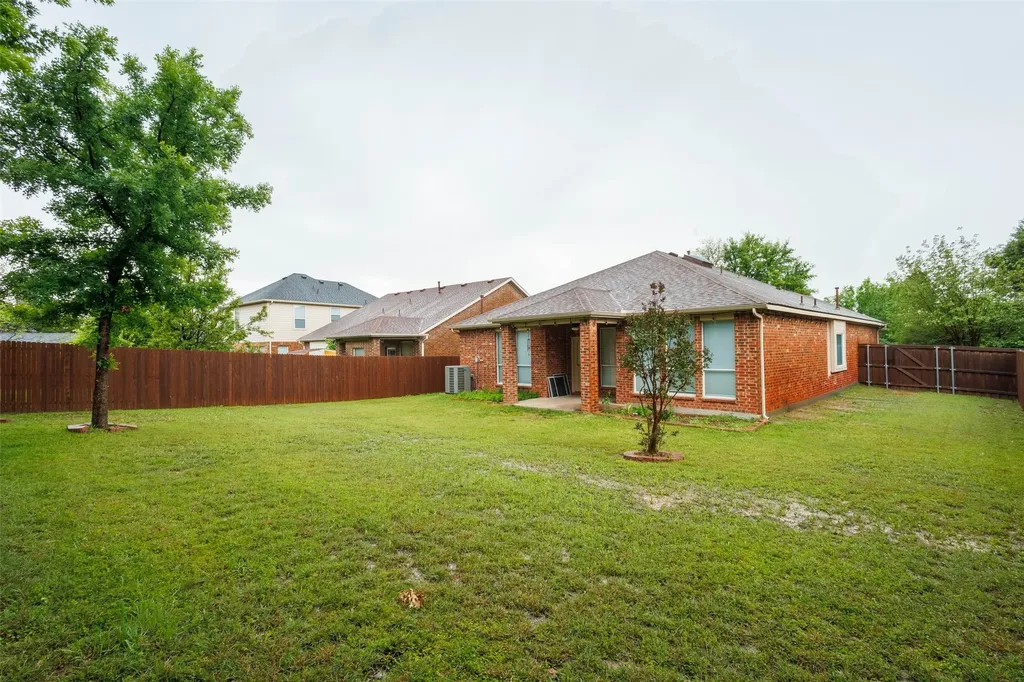 7048 Summit Parc Drive Dallas TX 75249
