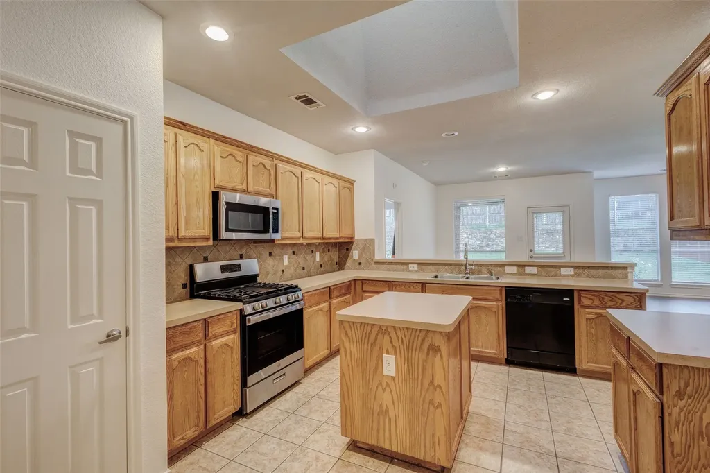 7048 Summit Parc Drive Dallas TX 75249