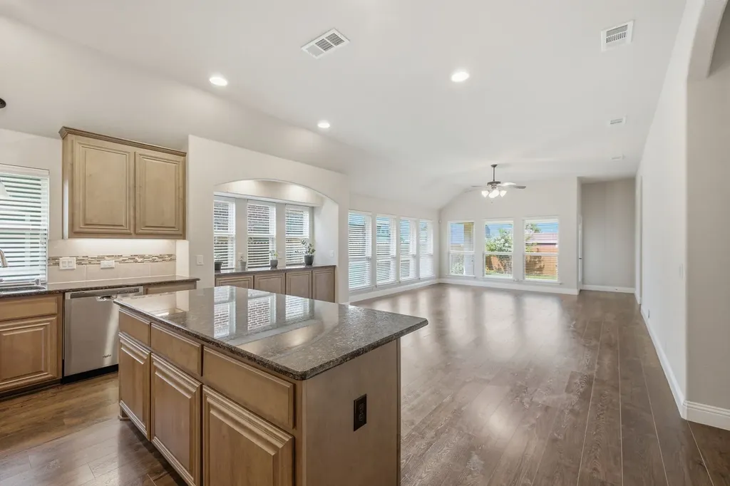 515 Lakeview Drive Alvarado TX 76009