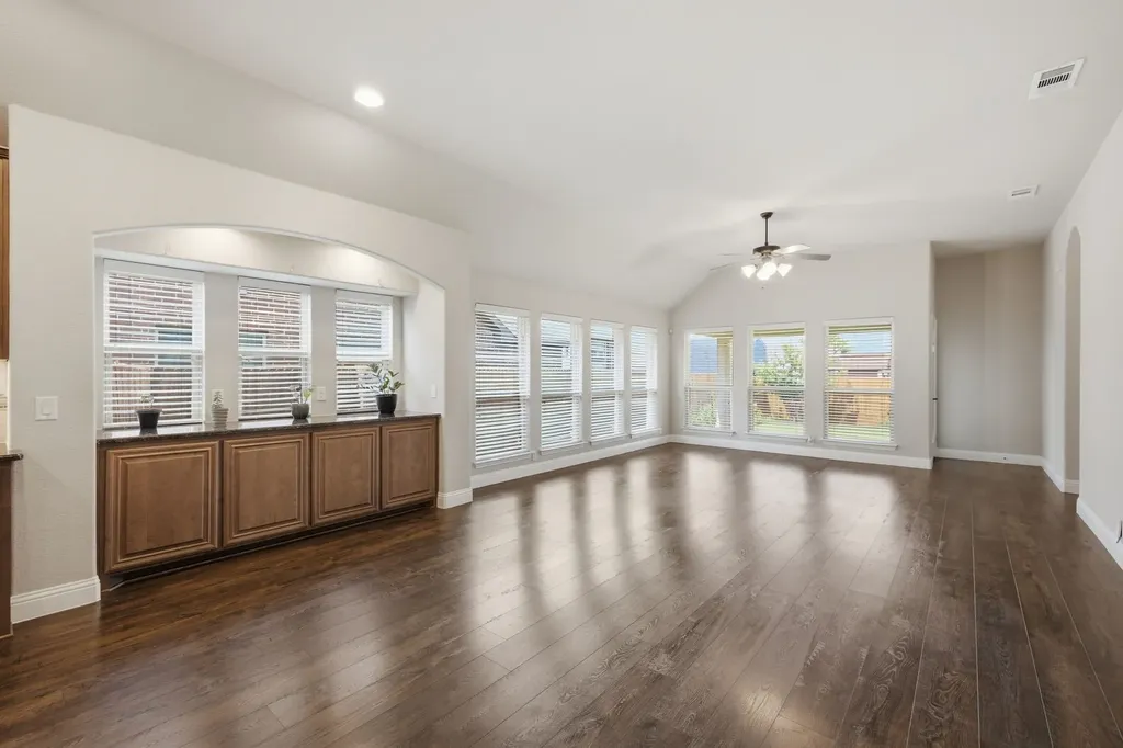 515 Lakeview Drive Alvarado TX 76009